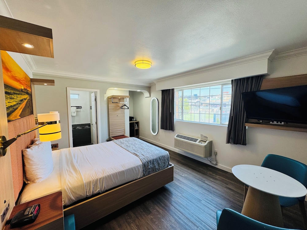 The Lexmar Dodger Stadium Hollywood 30/55