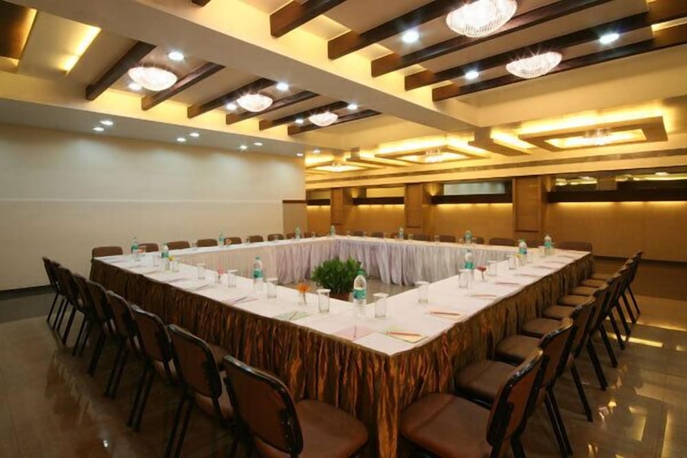 Hotel Dhiraj 14/19
