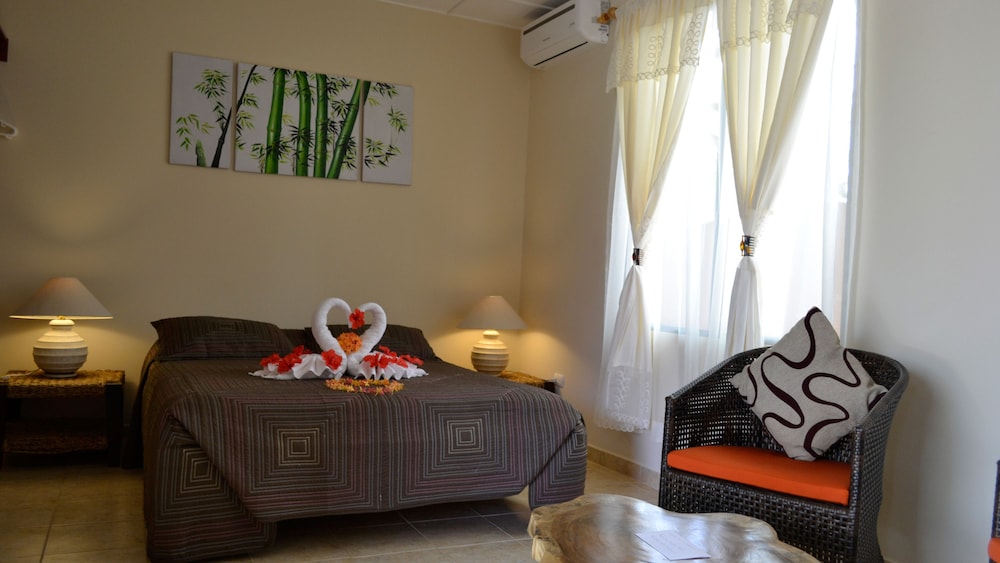 Hotel Villa Creole 43/54