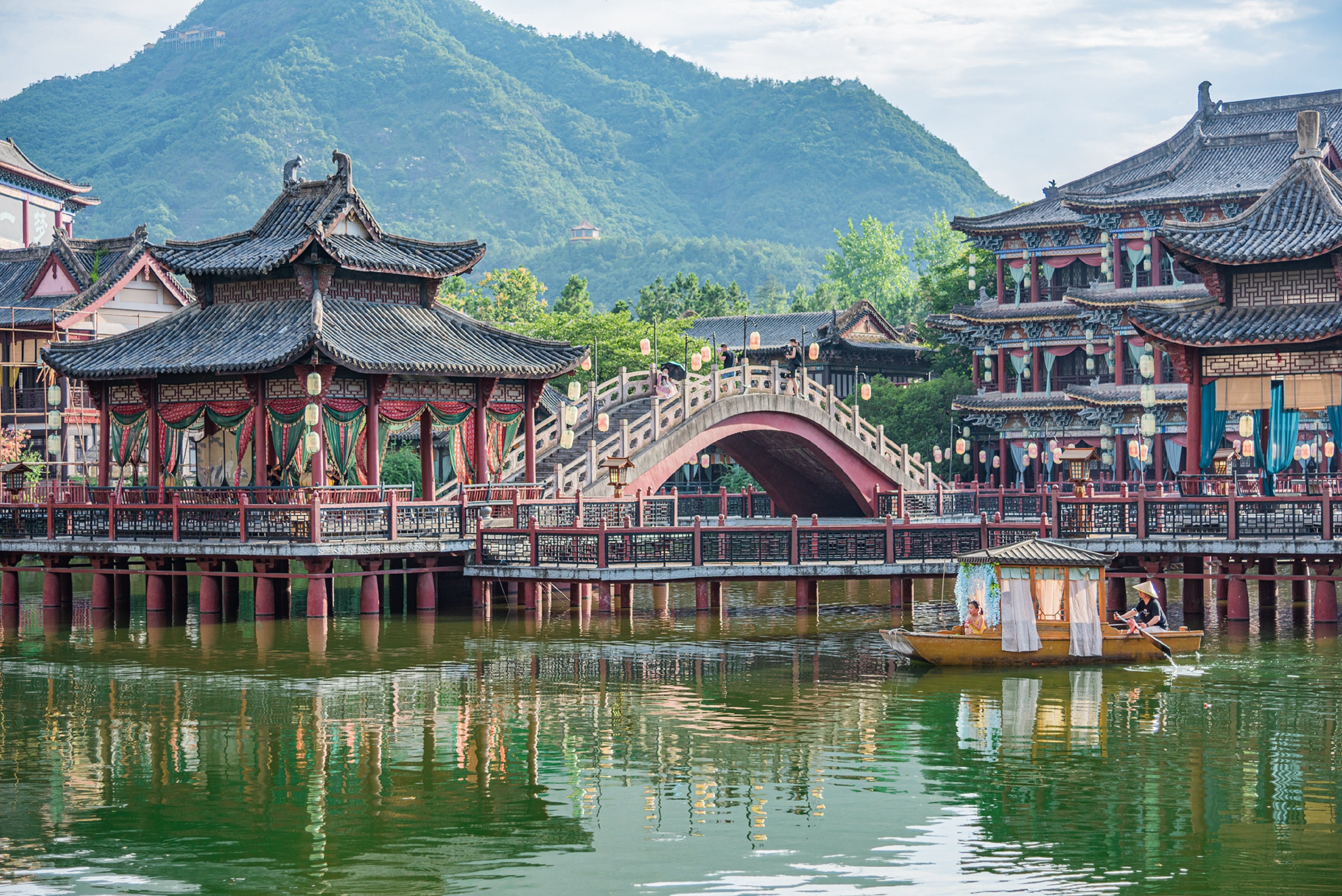 HOLIDAY INN EXPRESS Dongyang Hengdian 50/52