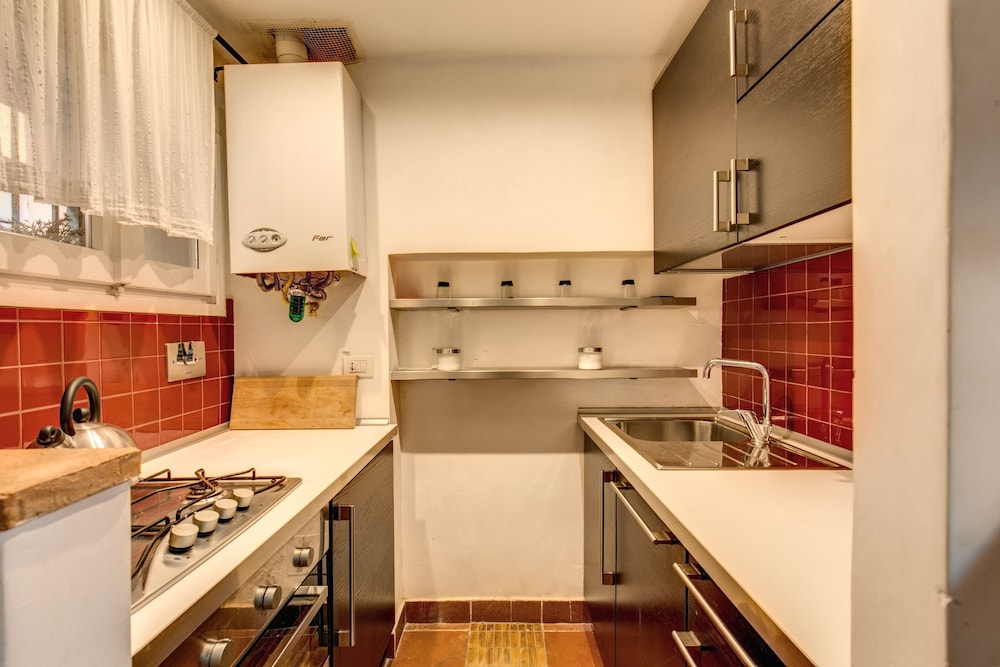 Nice Studio in Trastevere 48/49