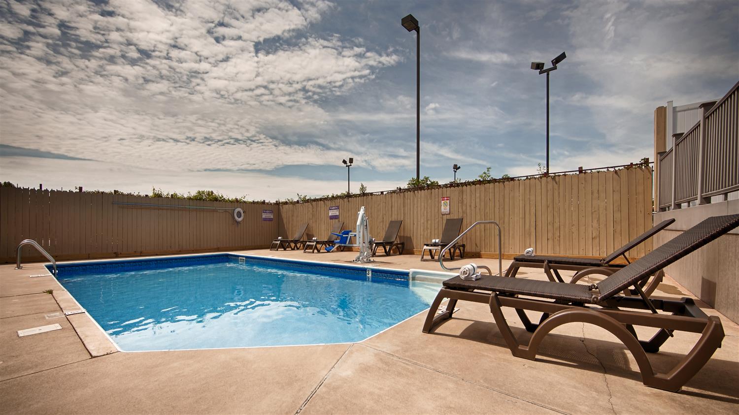 Best Western Crossroads Inn 11/12