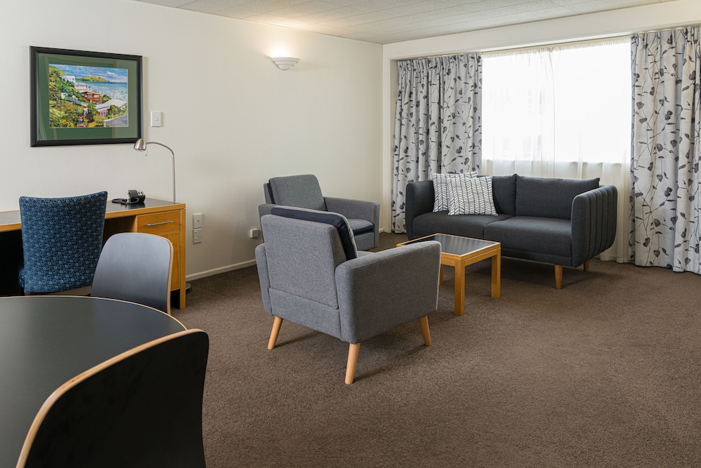 West Plaza Hotel 19/34