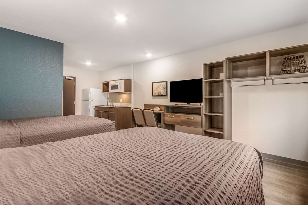 WoodSpring Suites Doral Miami Airport 10/51