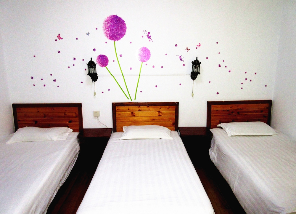 25 Four Seasons Youth Hostel 4/29