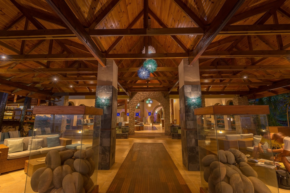 Coco de Mer Hotel and Black Parrot Suites 69/79
