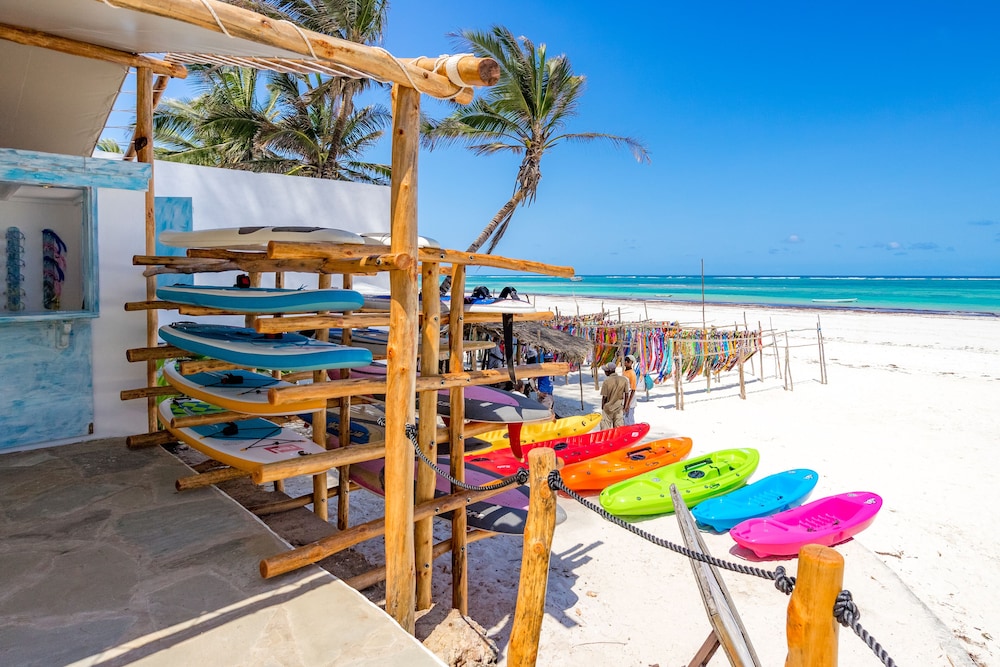 Nomad Beach Resort 62/76