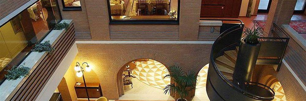 Hostellerie Du Cheval Blanc 6/21