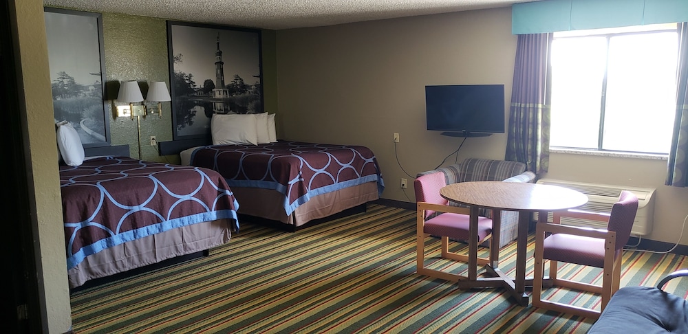 Super 8 By Wyndham Champaign 37/52