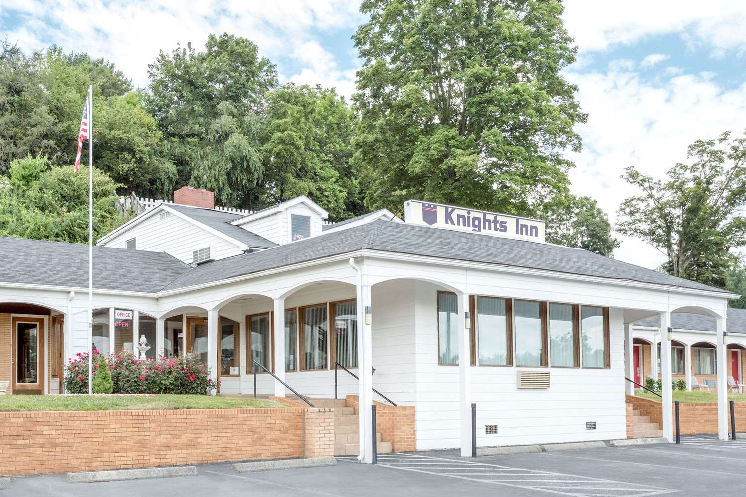 Galax Knights Inn 2/4