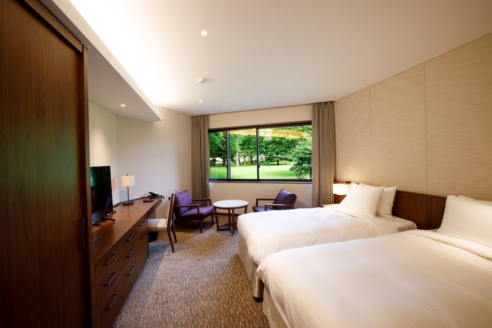 DELUXE, TWIN BEDS, BALCONY