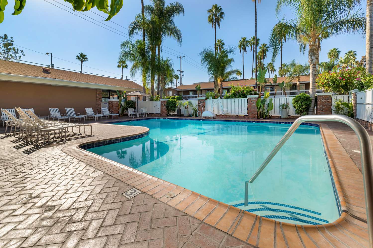Best Western Plus Carriage Inn 54/78
