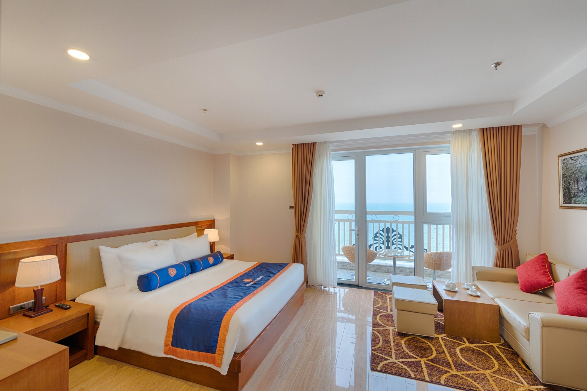 STUDIO, KING BED, OCEAN VIEW, BALCONY