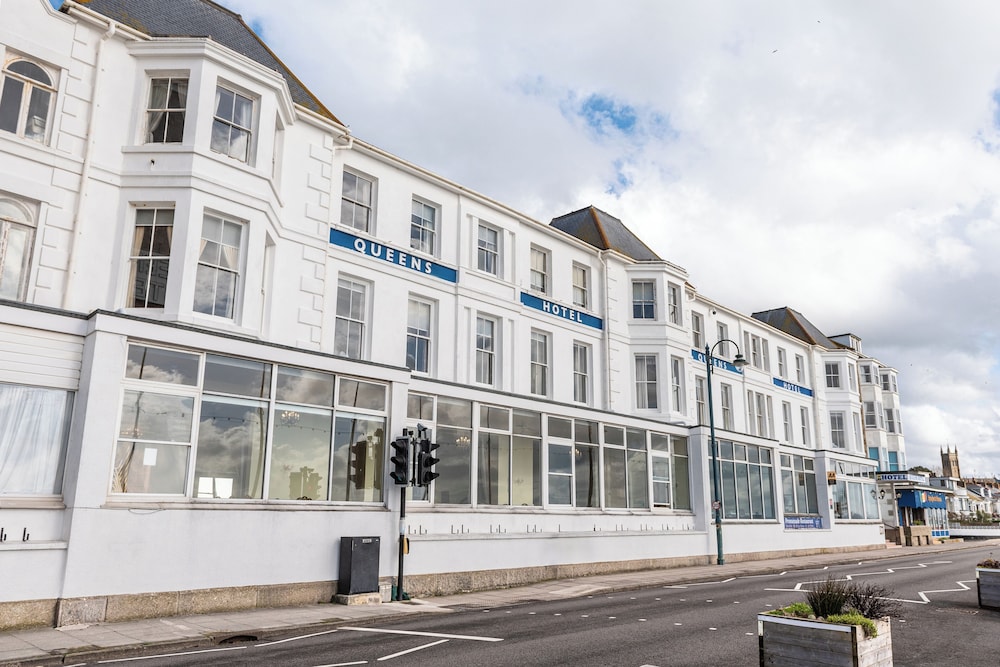 Queens Hotel 59/66