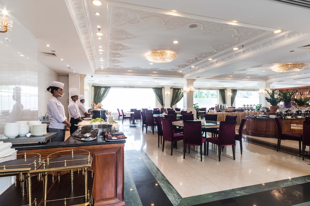 REGENCY ANGKOR HOTEL 40/50