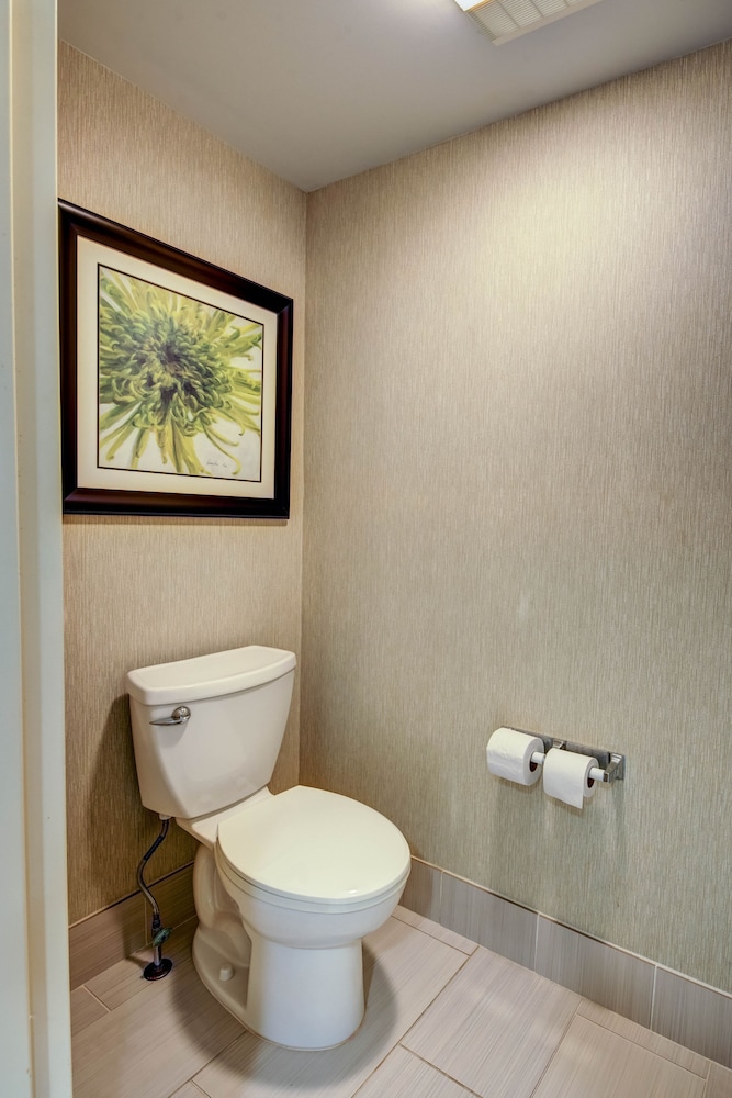 Holiday Inn Express Neptune 51/80