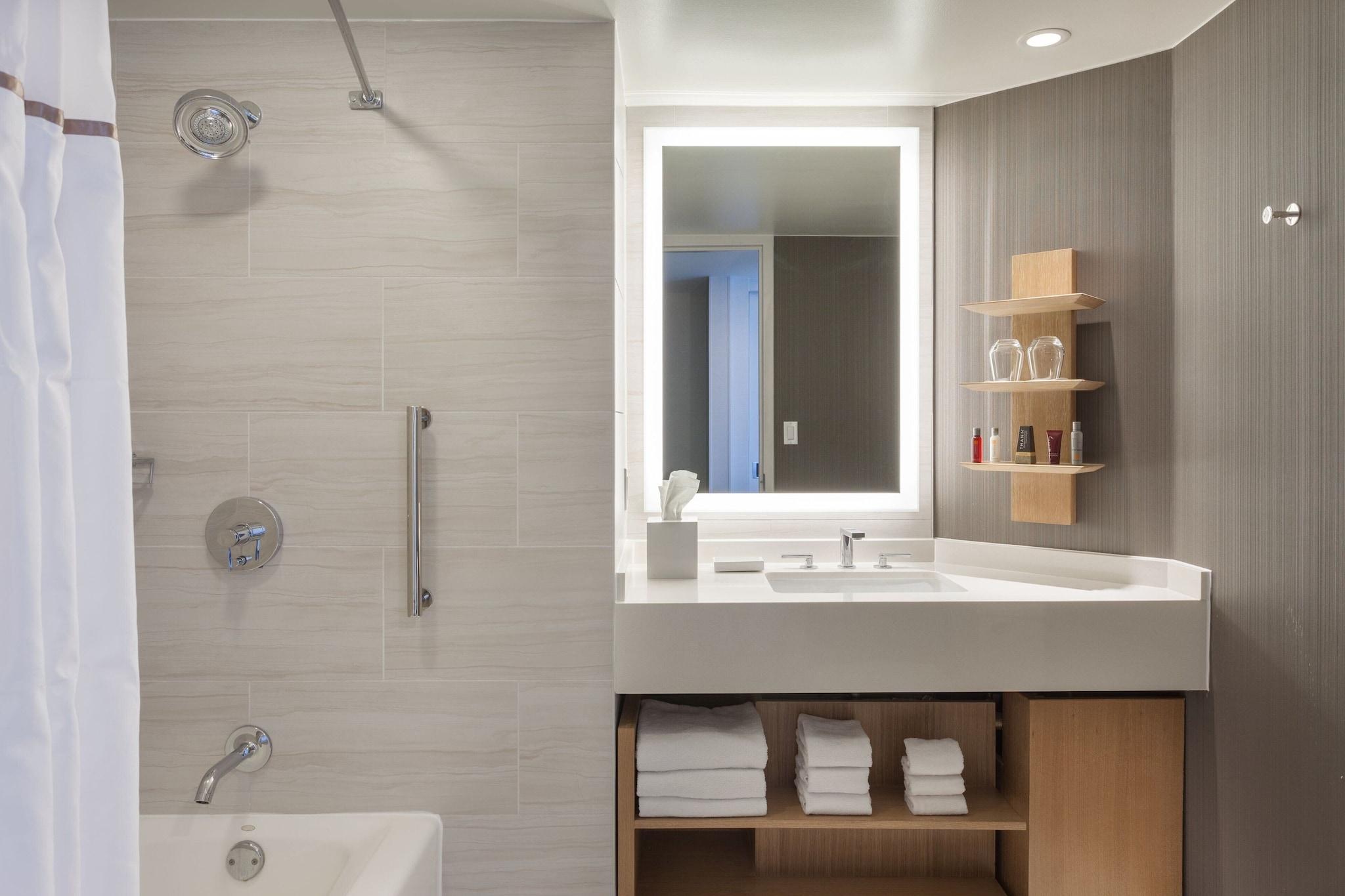 غرفة بسرير مزدوج لذوي الإعاقة، Tampa Marriott Water Street 5/5