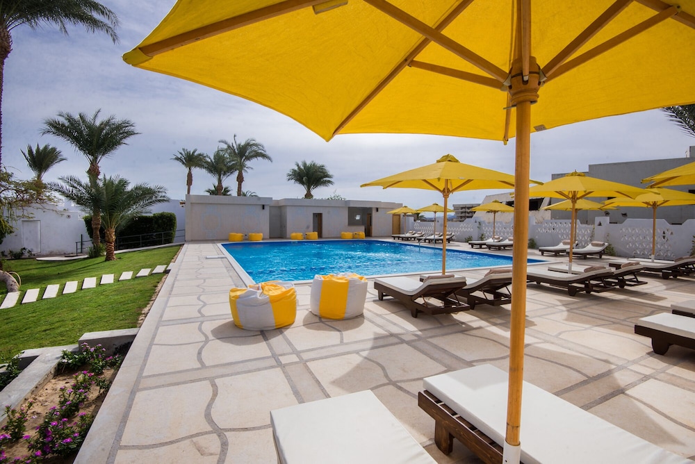 Shams Lodge for Watersports 45/47
