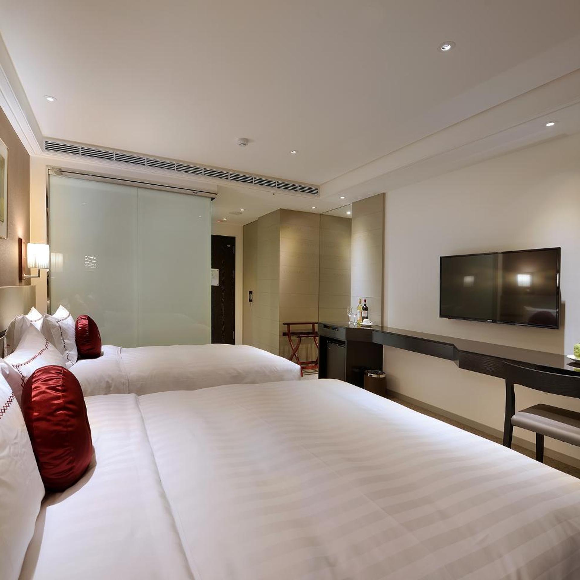 ROOM, QUADRUPLE