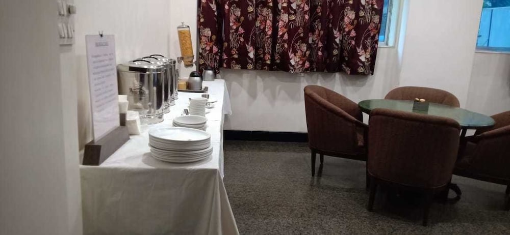 Pals Hotel 23/52