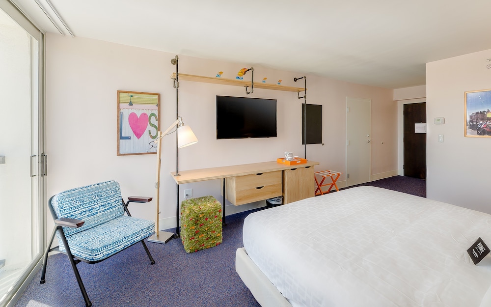 Plunge Beach Hotel 9/66