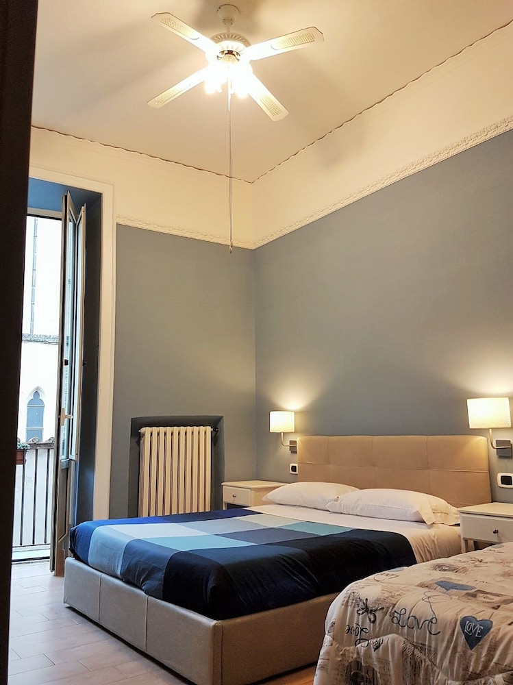 Hotel Meuble Santa Chiara Suite 9/48
