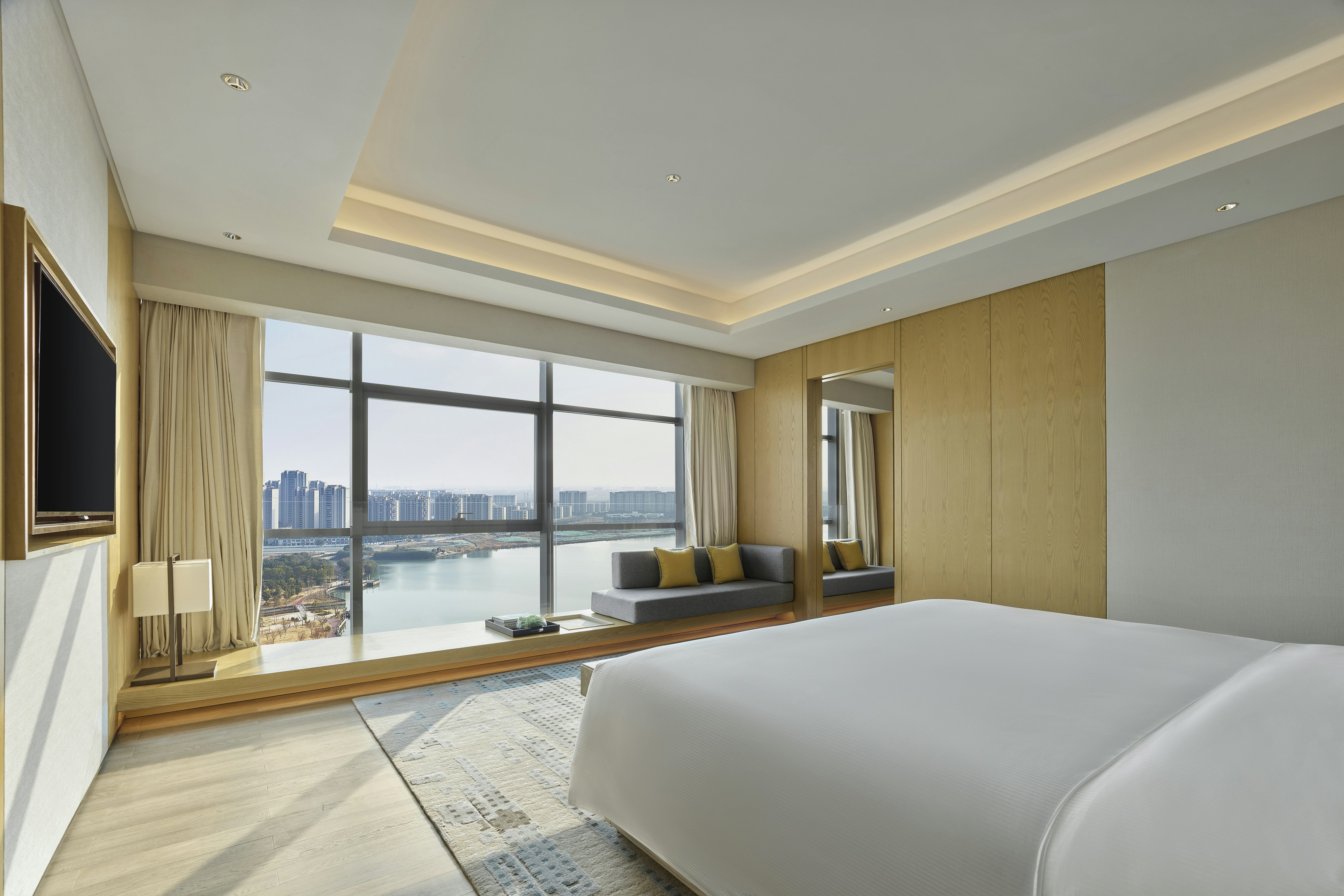 DELUXE, SUITE, KING BED, LAKE VIEW