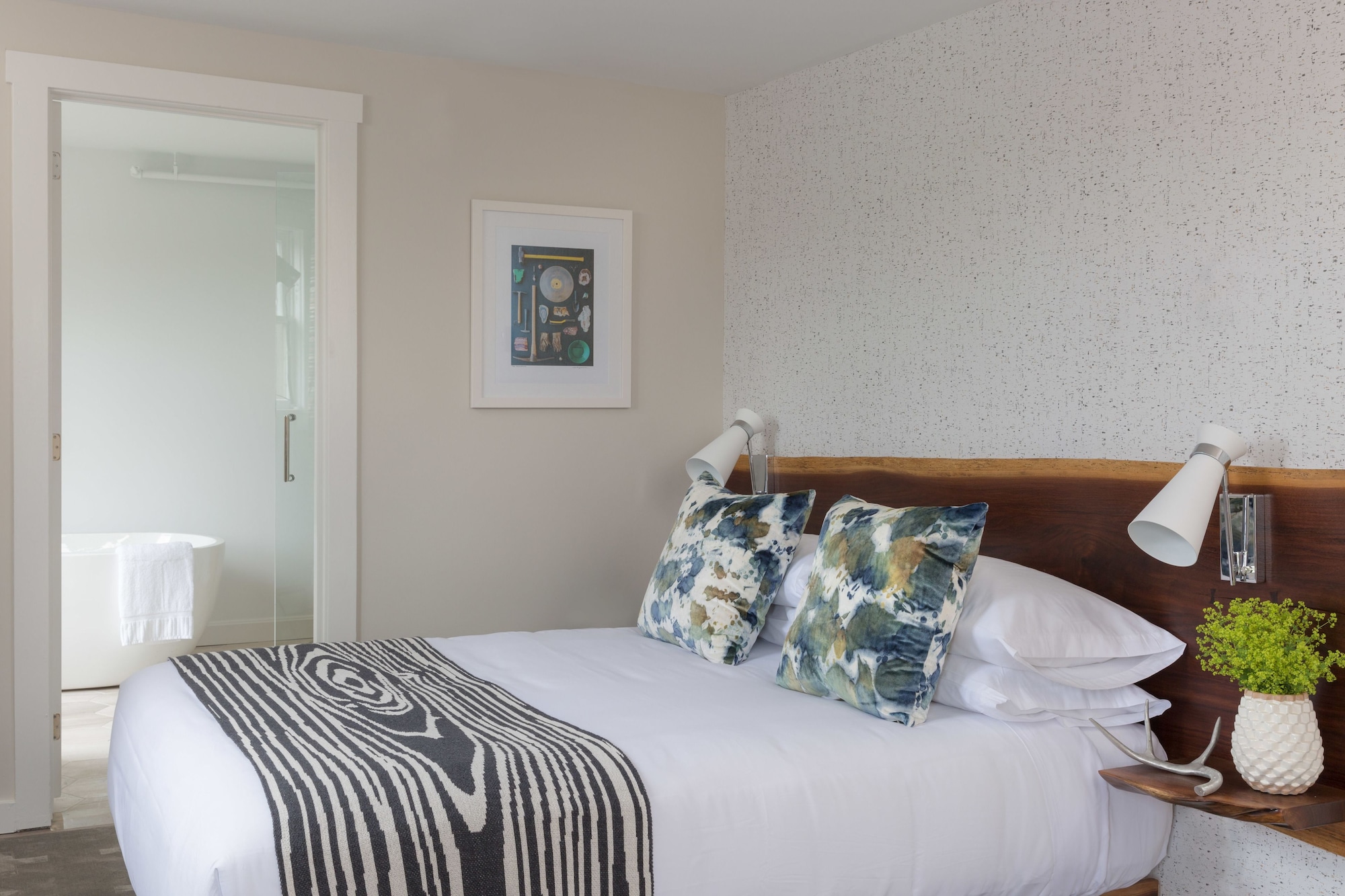 Deluxe, Lodge, Queen Bed