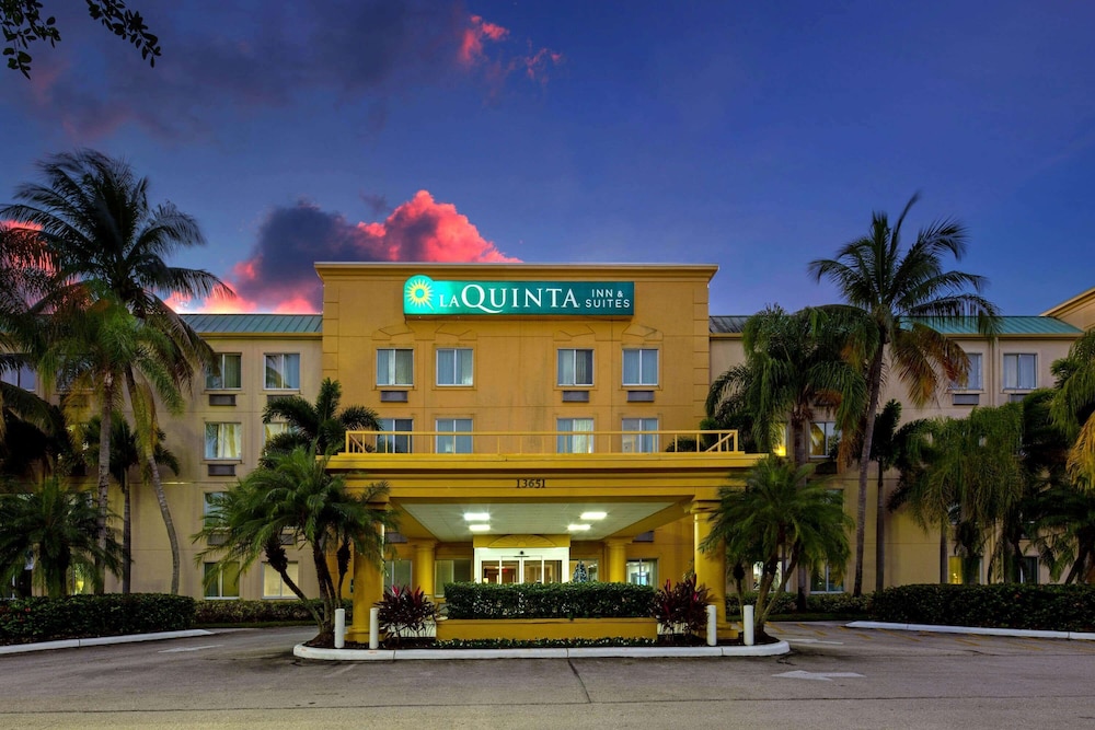La Quinta Inn & Suites by Wyndham Sawgrass 4/55