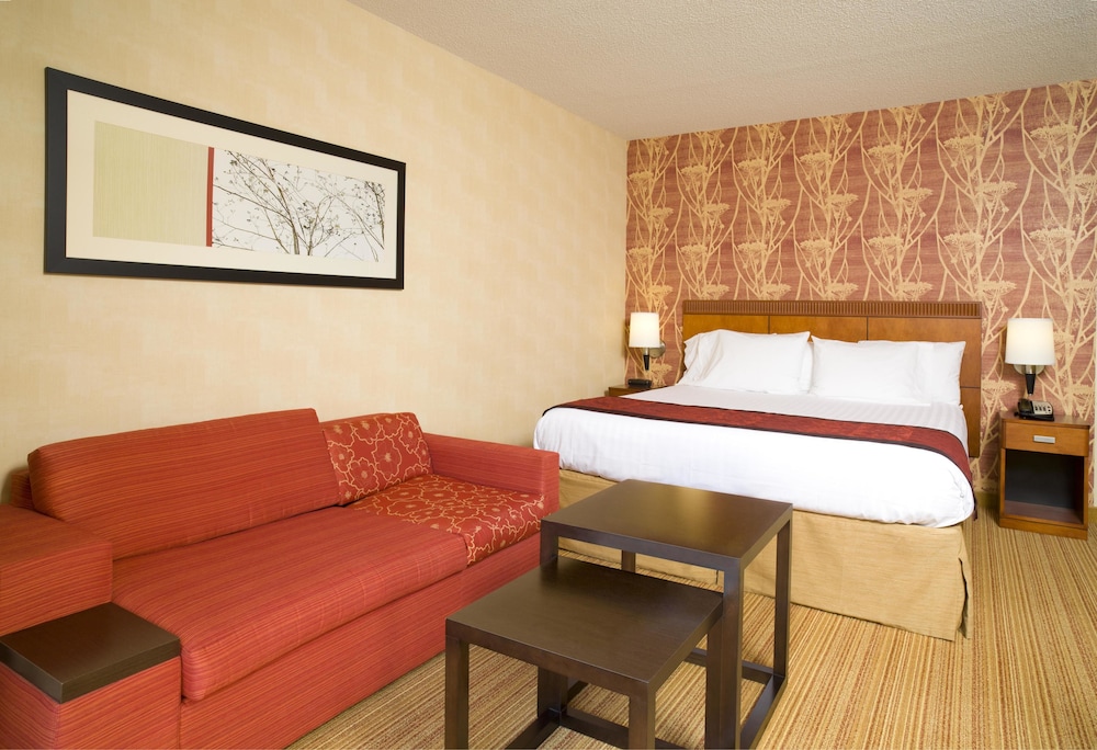 غرفة بسرير كينج مع أريكة، Courtyard by Marriott Philadelphia Langhorne 3/5