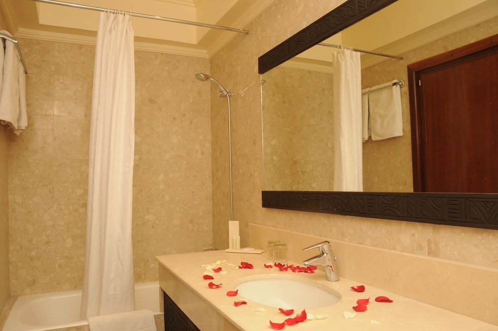 Hotel Oasis and Spa 49/50