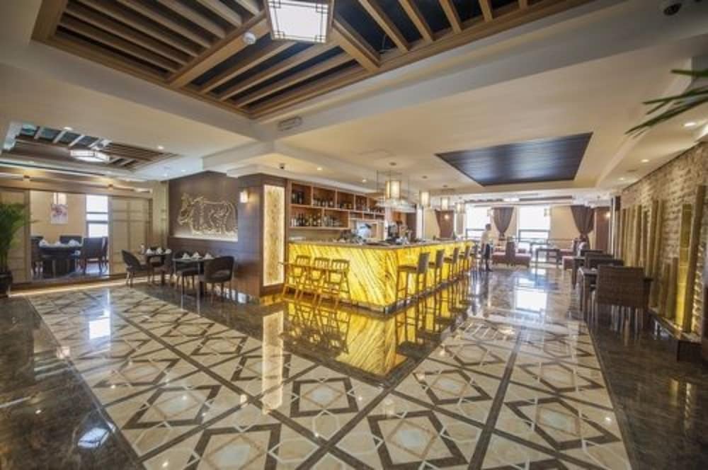 Royal Mountain Hotel 5/50