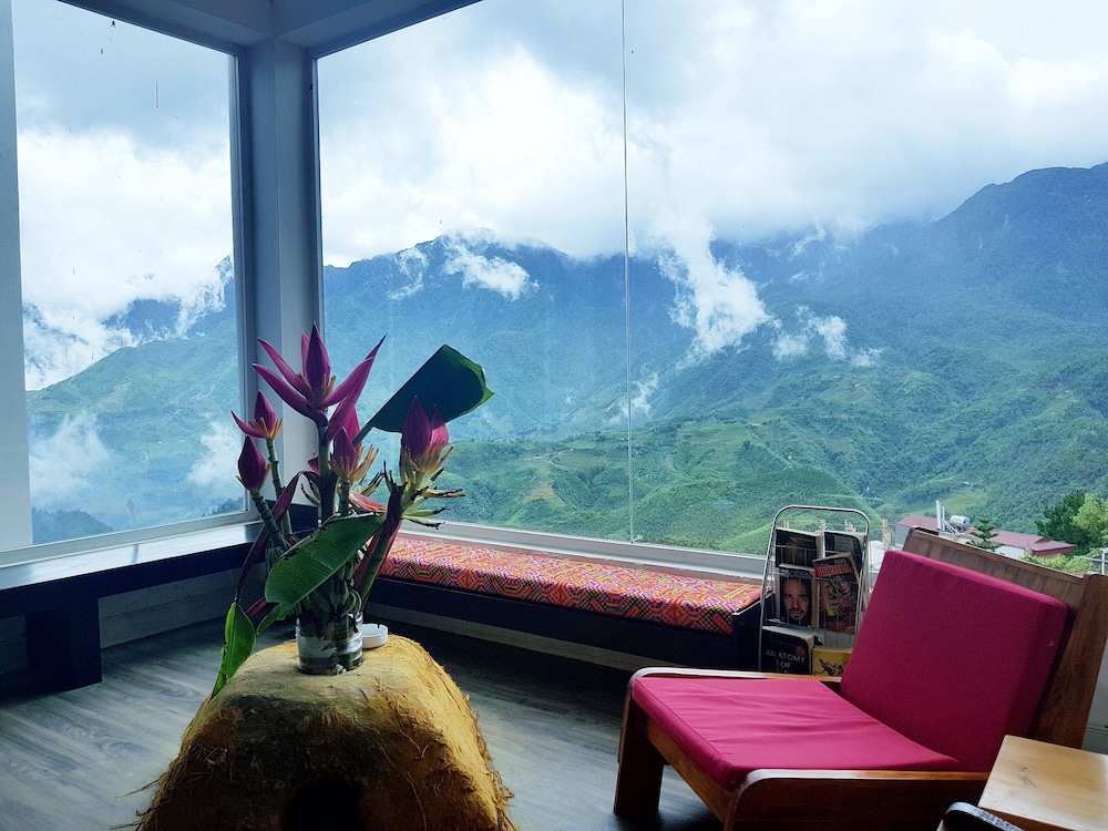 Phuong Nam Mountain View Hotel 32/35