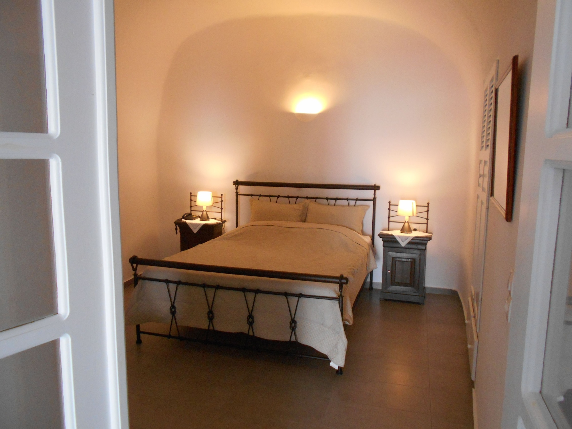CAVE, TRADITIONAL, HOUSE, JETTED TUB