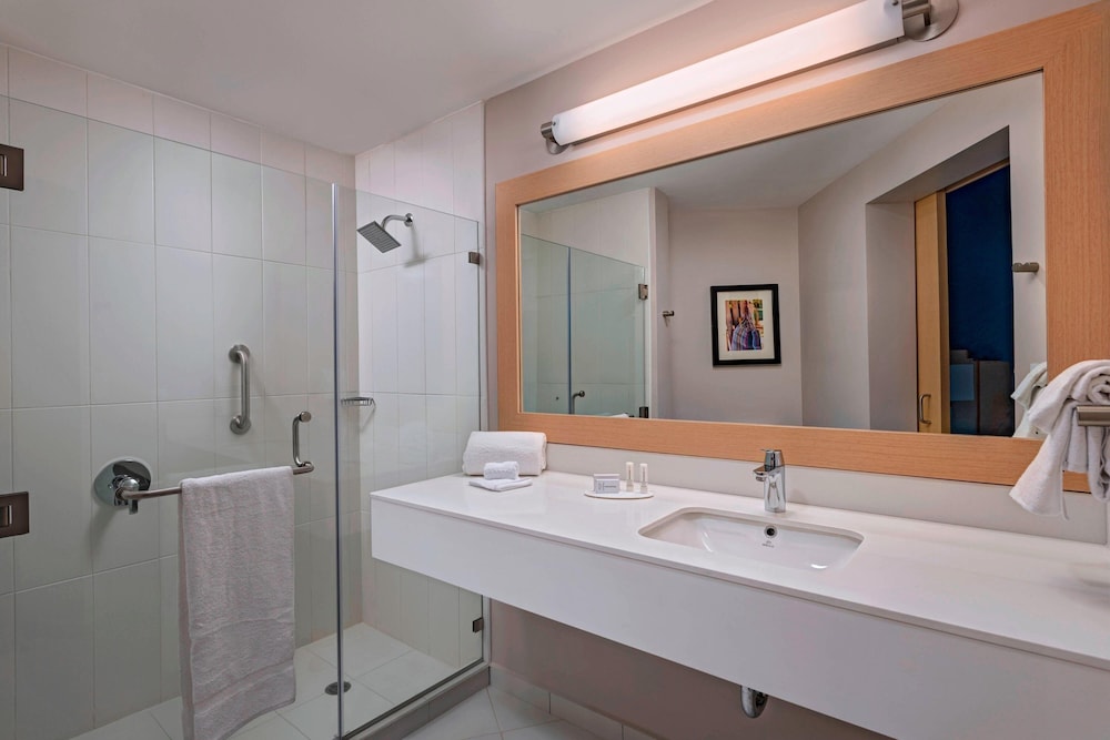 FAIRFIELD BY MARRIOTT SAN SALVADOR 11/32