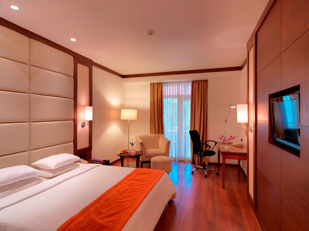 Royal Orchid Resort & Convention Centre Bangalore 16/34