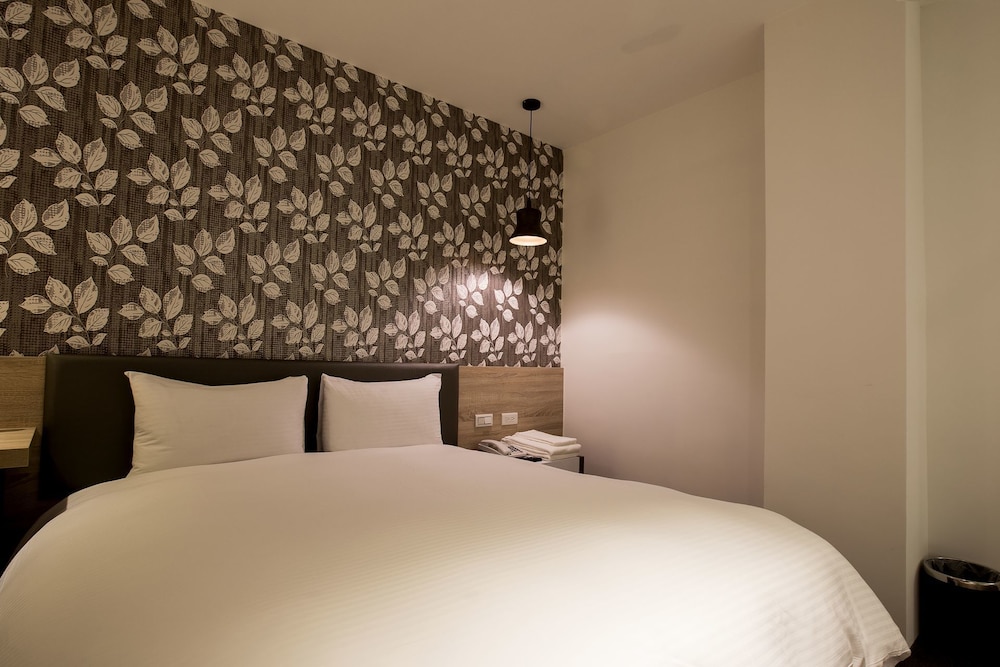 Hotel New Queen 2 15/36