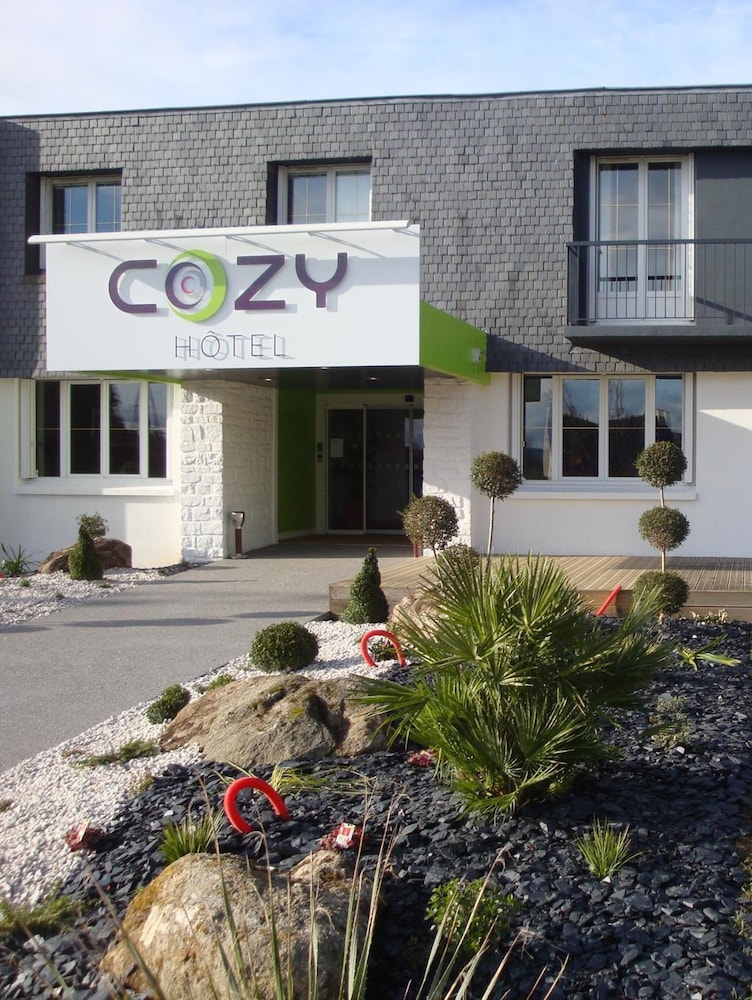 COZY HOTEL 9/40