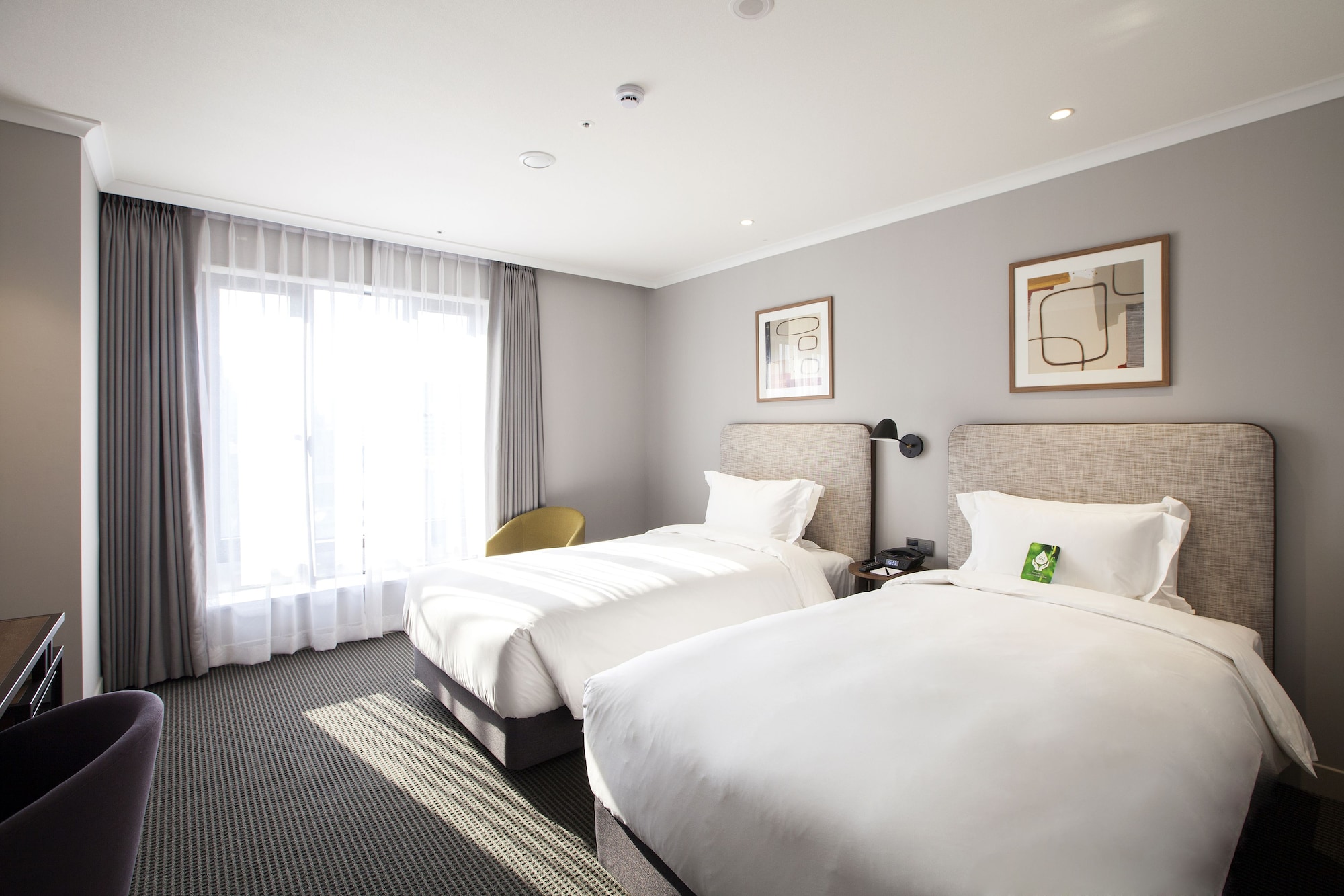 DELUXE, TWIN BEDS