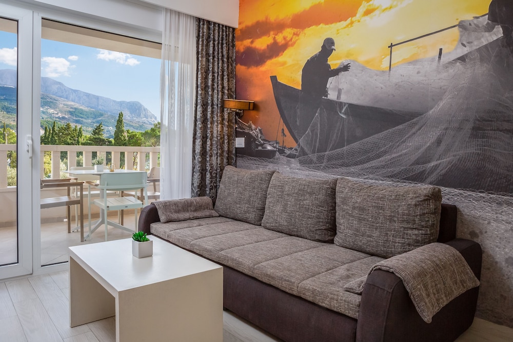 APARTHOTEL TAMARIS 52/74