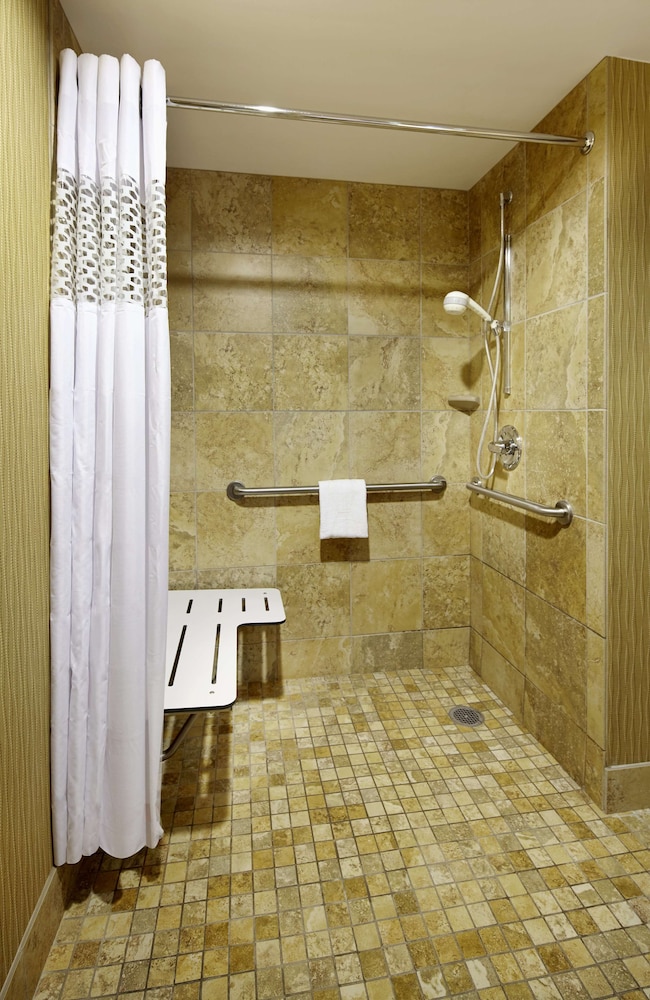 Hampton Inn Cleveland Downtown 18/44