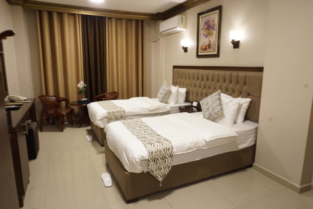 Grape Village Hotel 9/59