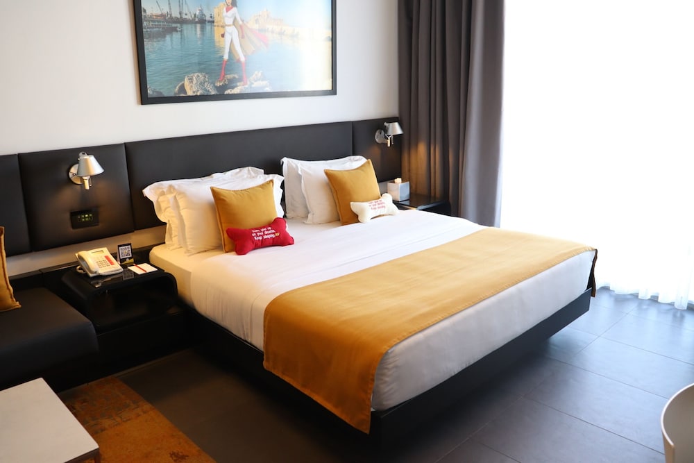Small Ville Hotel 13/84