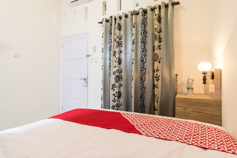 OYO 873 Kamani Homestay Syariah 13/17
