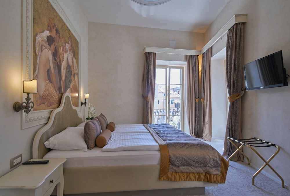 Heritage Hotel Life Palace 24/76