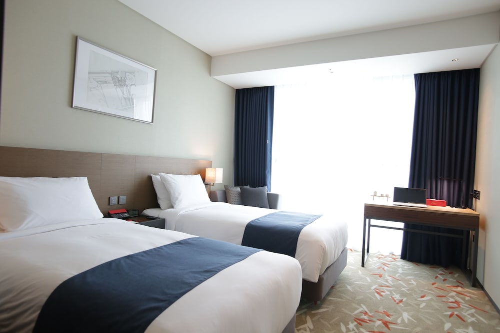 STANDARD, TWIN BEDS, OCEAN VIEW