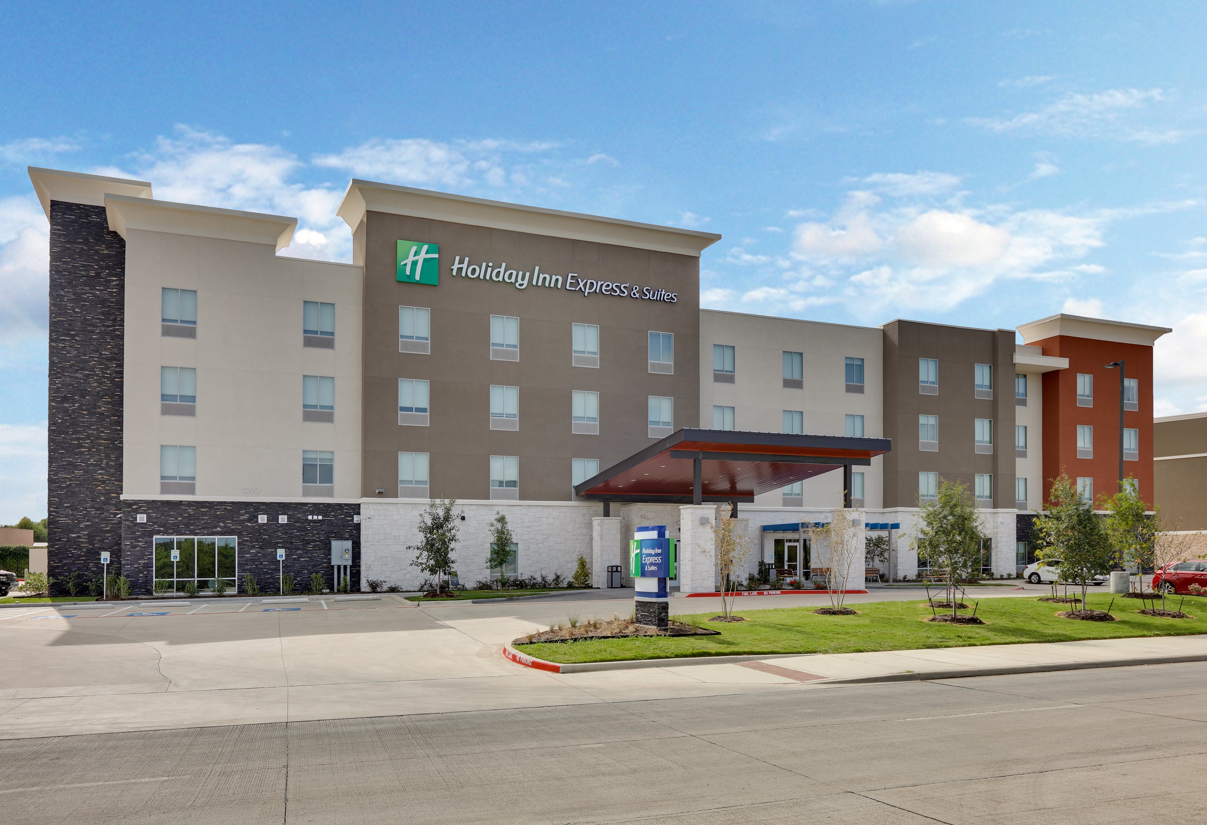 Holiday Inn Express & Suites Plano - The Colony 6/63