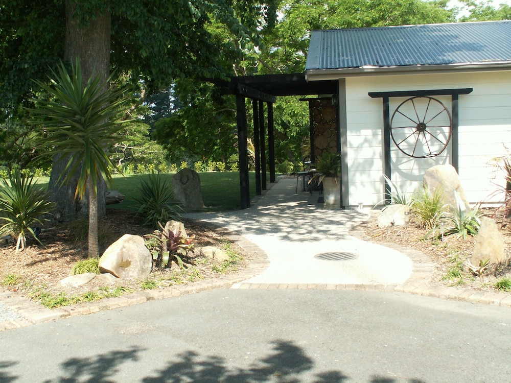 Cambridge Coach House 28/35