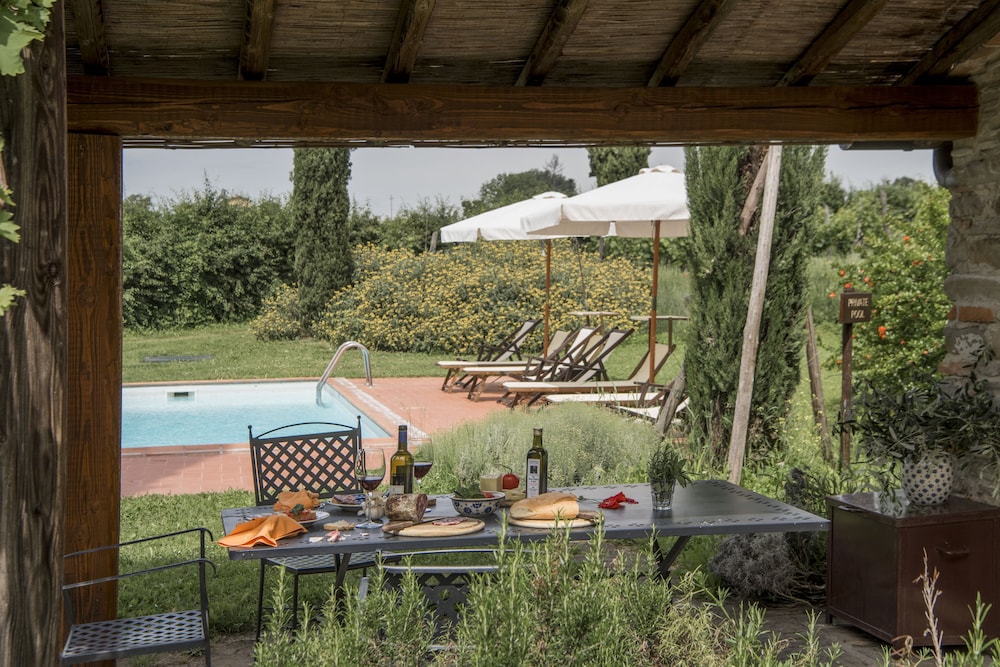 Monsignor Della Casa Country Resort 6/70