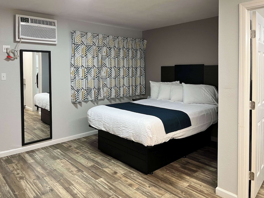 Motel6 Las Vegas, NV - Downtown Fremont St 11/31